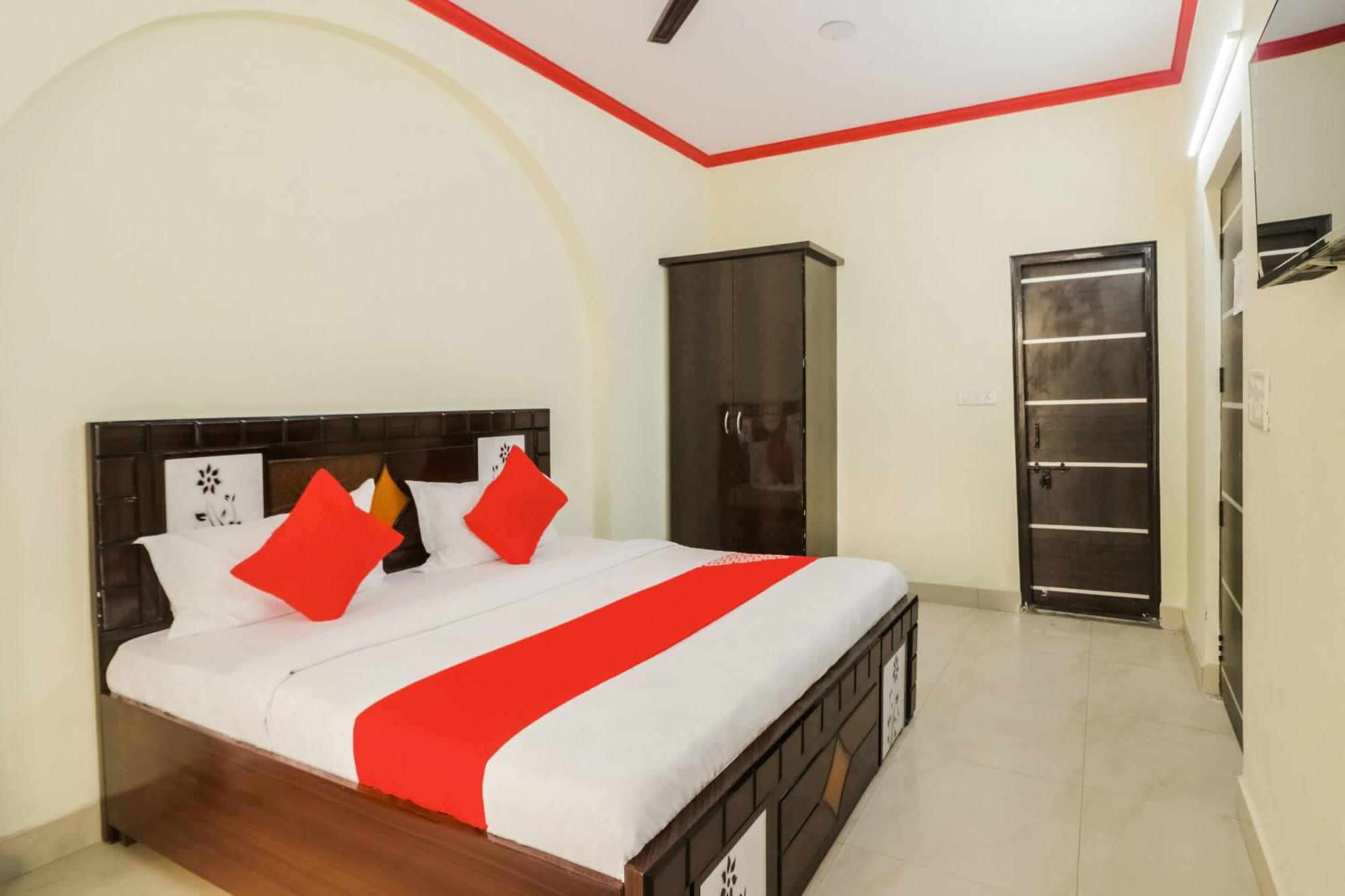 Golden Bridge Hotel New Delhi Exterior photo