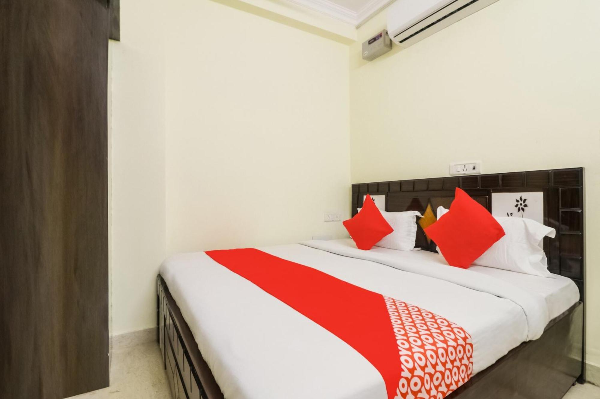 Golden Bridge Hotel New Delhi Exterior photo