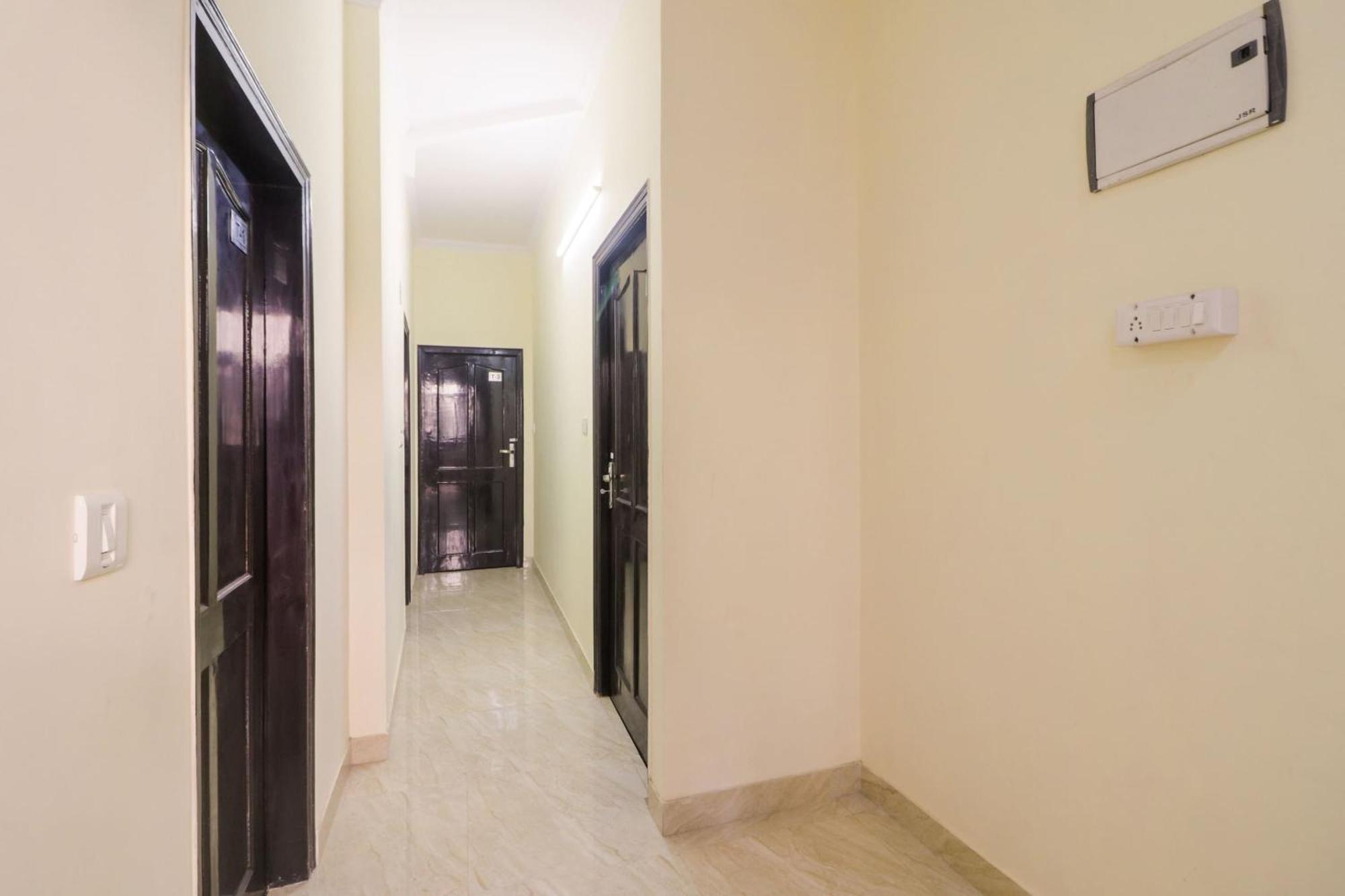 Golden Bridge Hotel New Delhi Exterior photo