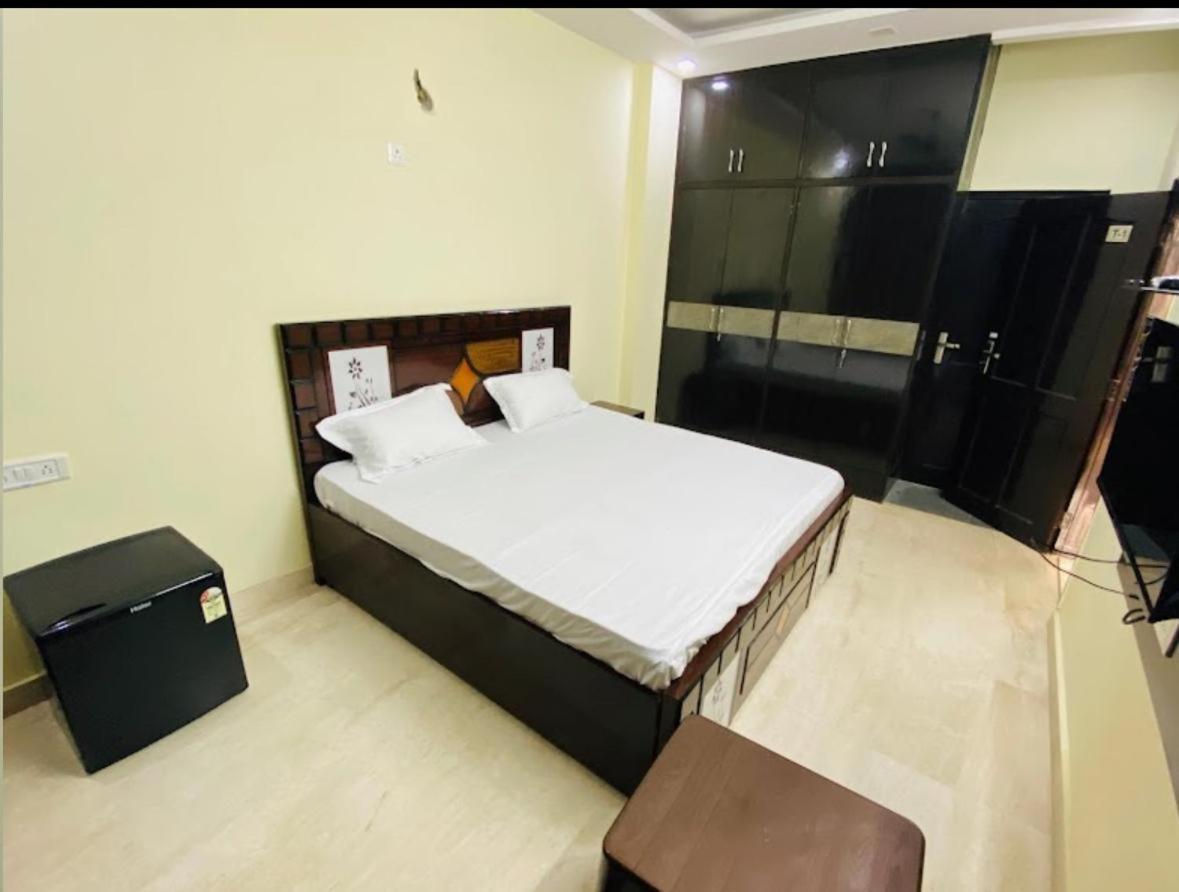 Golden Bridge Hotel New Delhi Exterior photo