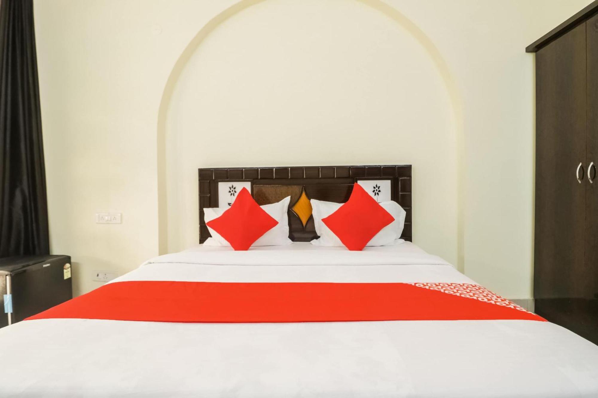 Golden Bridge Hotel New Delhi Exterior photo